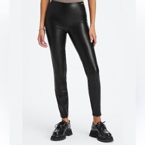 EUC Fabletics, black vegan leather, high waisted pull-onleggings size large